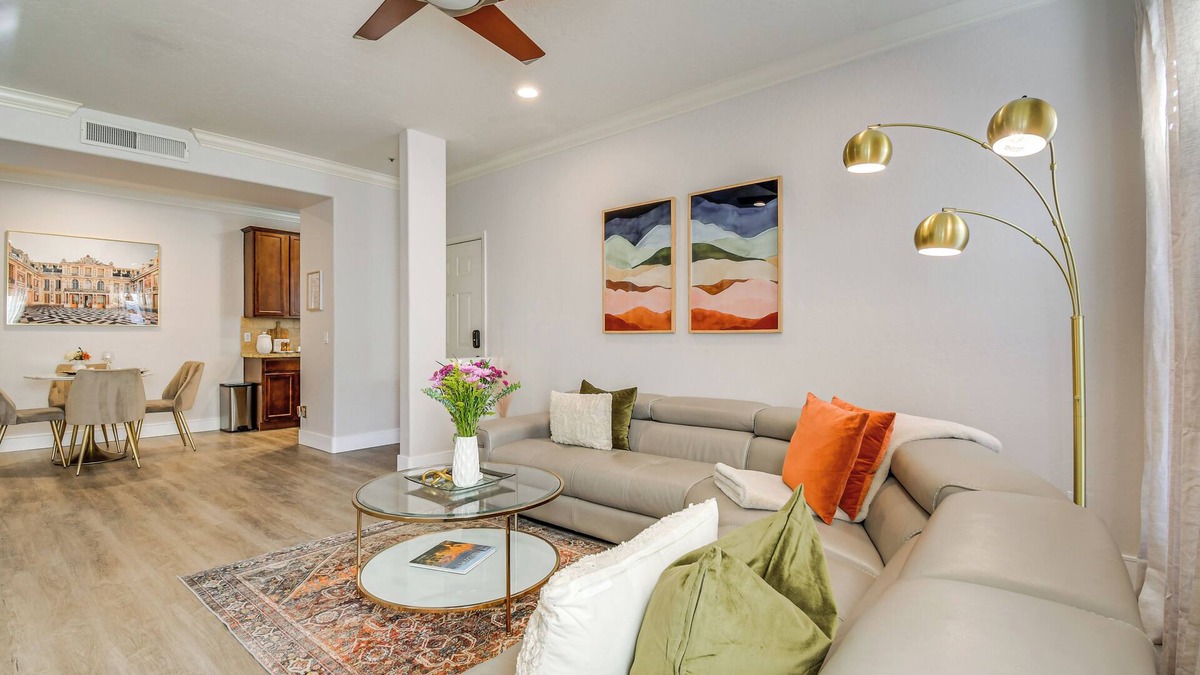 North Scottsdale Condo | Lovely Scottsdale Retreat: Pool & Hot Tub Access!