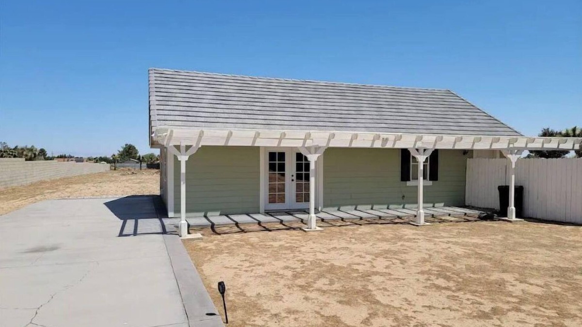 Lancaster House | Lovely Spacious 1 Bdrm Entire home w/3 Queen Beds