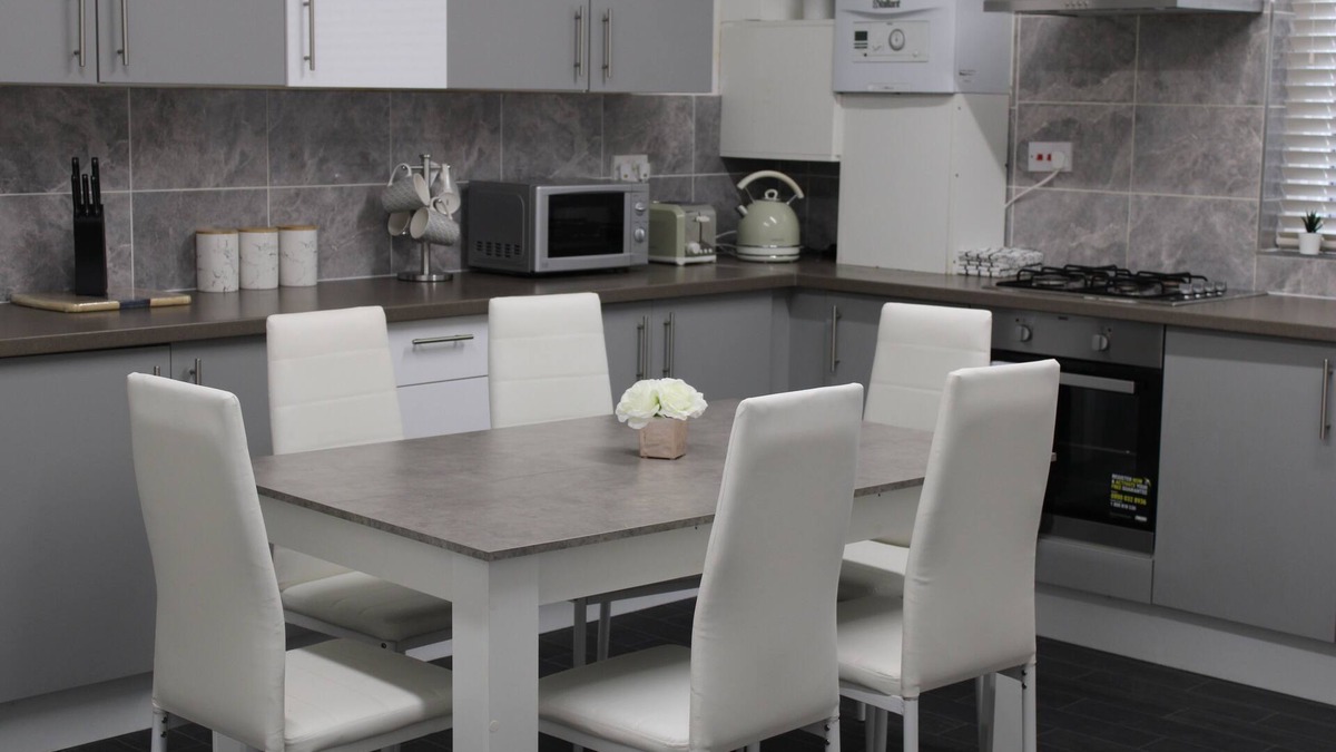 Manchester House | Lovely, Spacious 3 Bed House close to City Centre