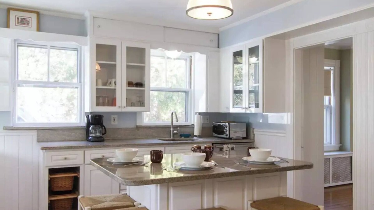 Centerville House | Lovely, Spacious Cottage near Craigville beach