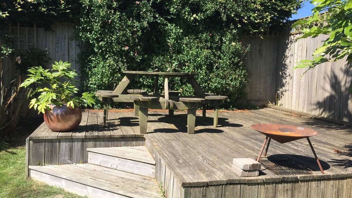 Kingsbridge House | Lovely spacious family and pet friendly home with fabulous views and parking