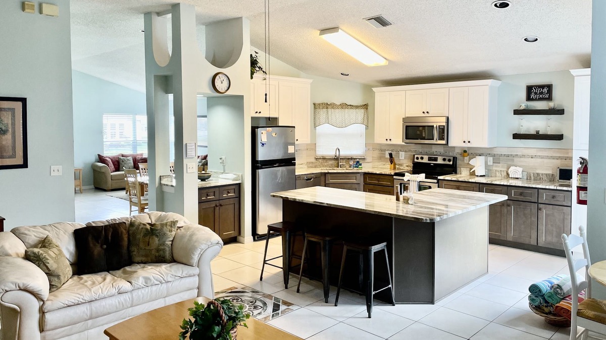 Lindfields House | Lovely Spacious Vacation Home heated pool, near team parks.