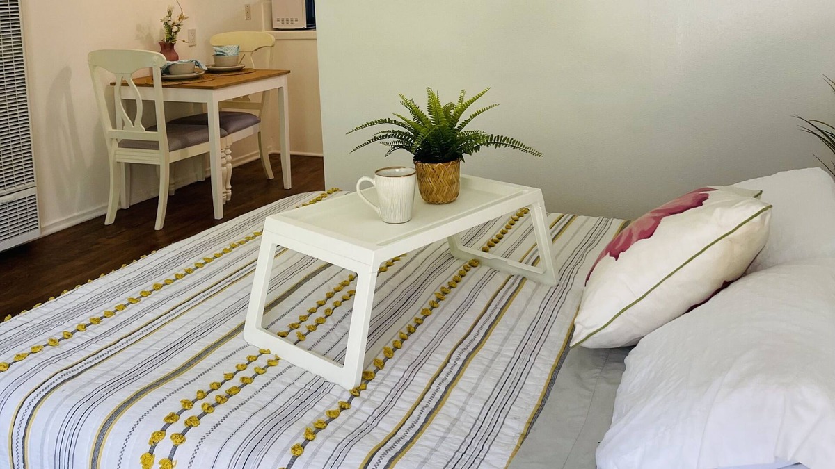 Gardena Apartment | Lovely studio in the heart of gardena..