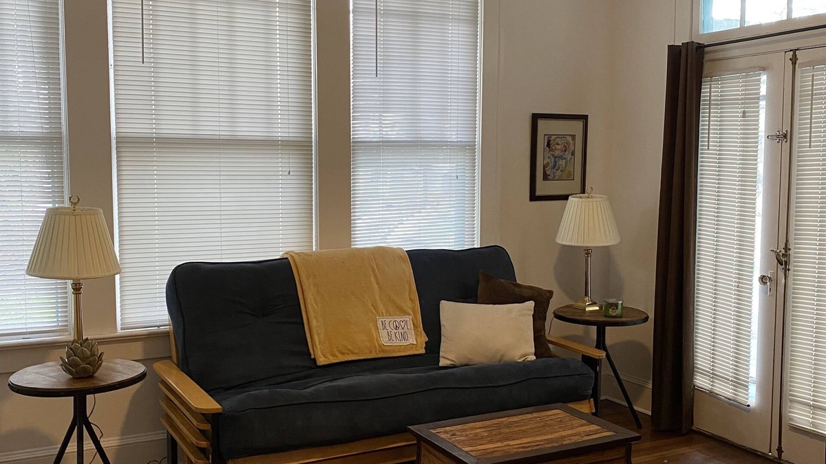 Woodford Park Apartment | Lovely Studio, Private Entrance, Porch, & Parking