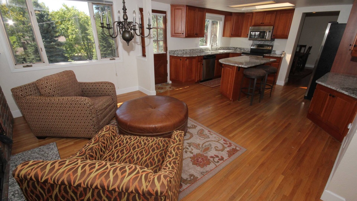 Cherry Knolls House | Lovely sunlit ranch style home with large fenced yard