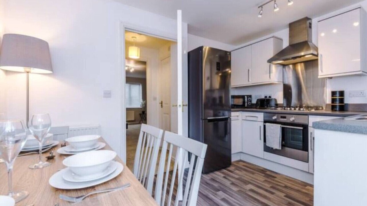Bury House | Lovely three bed home Manchester