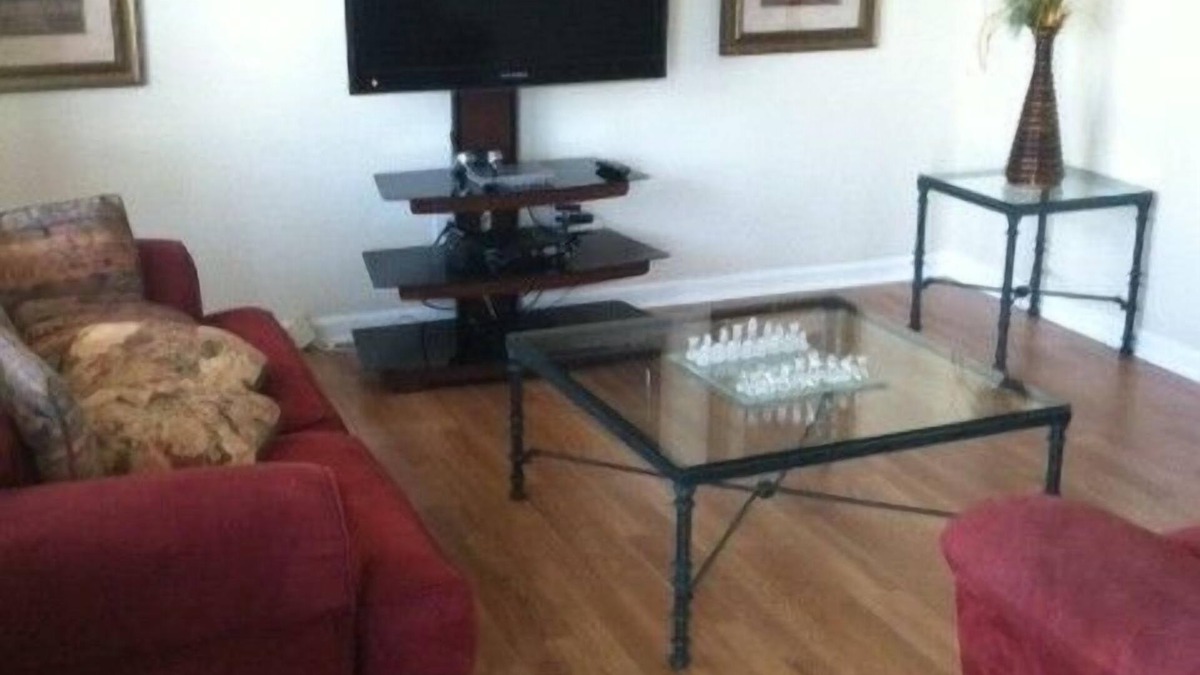 Brown Road House | Lovely Townhome Near Everything But Not in Everything