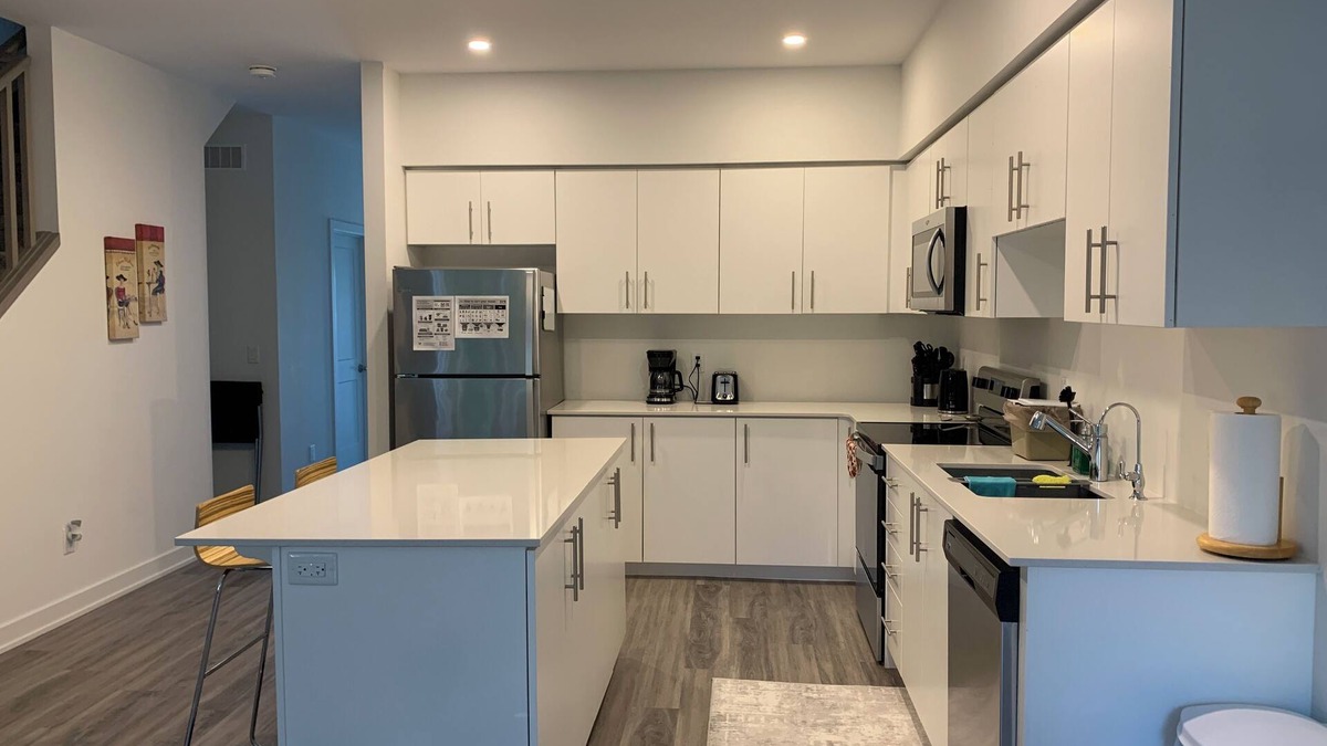 Rosemount House | Lovely Townhouse. 5 min Fairway Station.12 min Conestoga College.14 min Waterloo