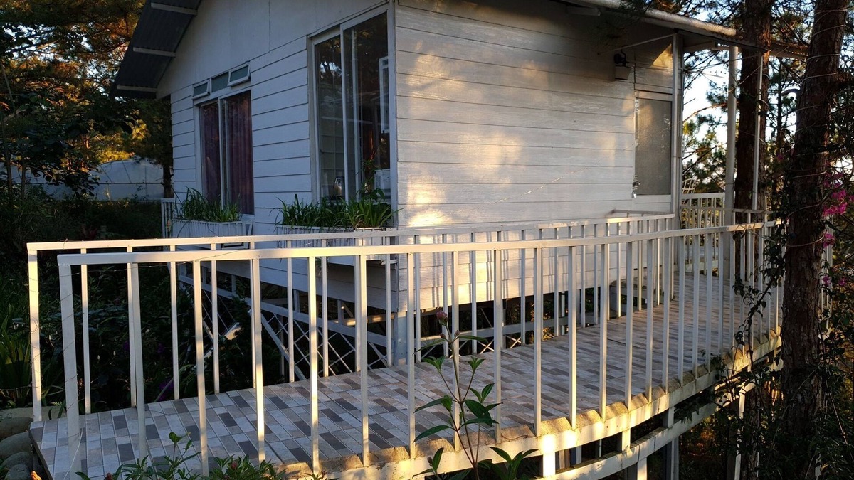 Da Lat House | Lovely Treehouse with 2 queen beds, restroom, small kitchen, balcony forest view