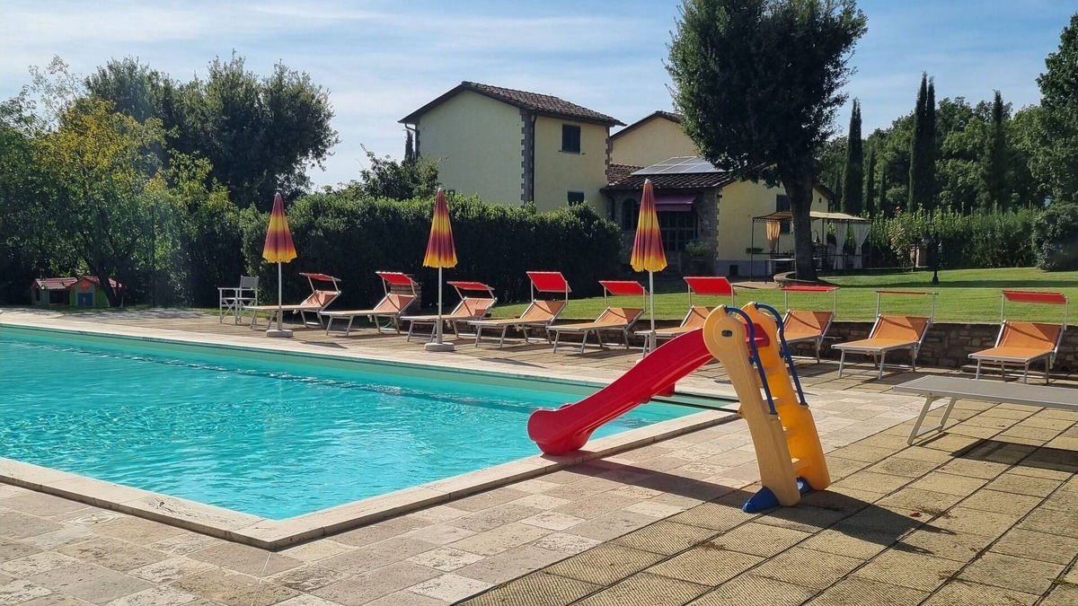 Santa Reparata Villa | Lovely Tuscan Villa: Pool,AC WI.FI 14 guests 7 bedrooms 7bath, Families/friends