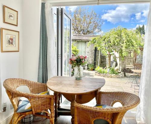 Kendal House | Lovely Two Bed Cottage in North Kendal