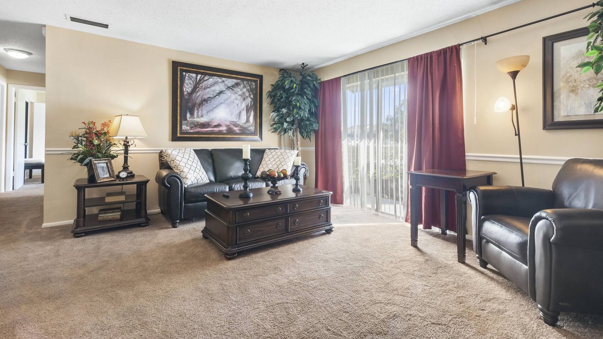 Melbourne Apartment | Lovely Two Bedroom Apartment in Melbourne FL with Pool, Gym and Laundry