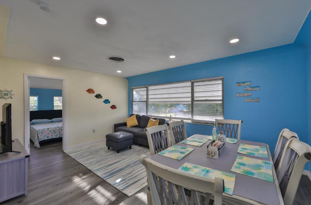 Gulfport Apartment | Lovely vacation home 1 block from beach & downtown Gulfport