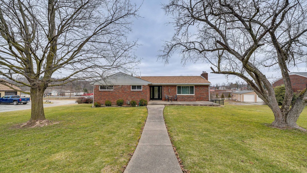 Bakerstown House | Lovely Valencia Home w/Yard & Private Pool!