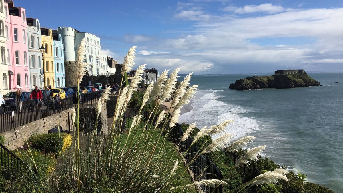 Tenby Cottage | LOVELY VICTORIAN COTTAGE WITH GARDEN, TENBY. CENTRAL, NEAR BEACH AND TOWN CENTER