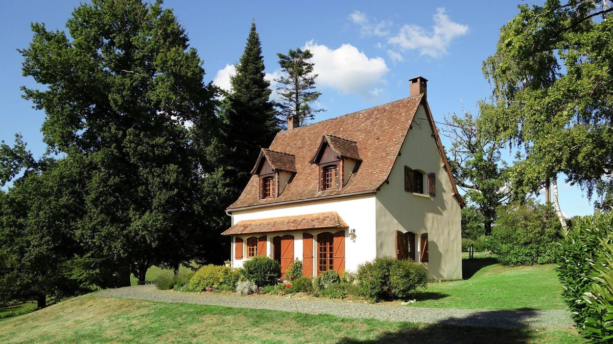 La Coquille Villa | Lovely Villa in La Coquille with Swimming Pool