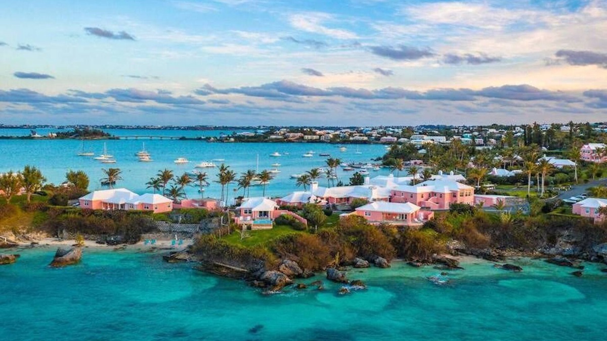 Somerset Village Apartment | Lovely water view Room with private Patio/Balcony