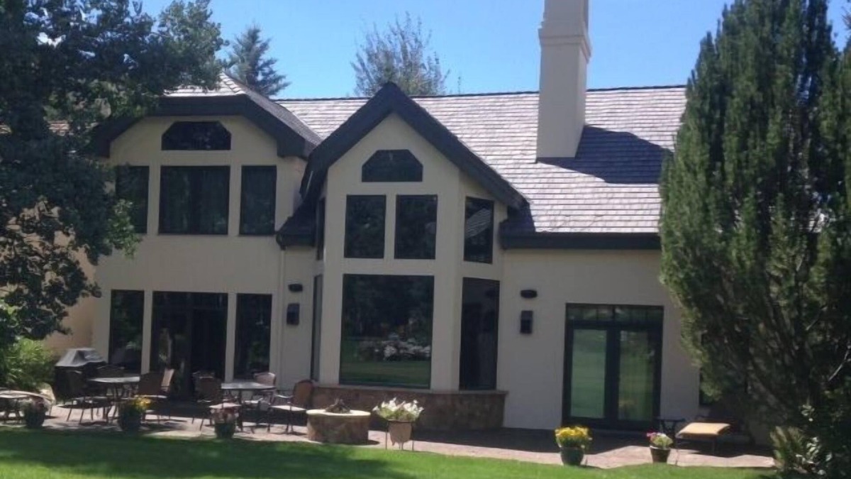 Edwards House | Lovely Winter Getaway ~ Walk To The Ski Lift ~ The Ideal Vacation Home!