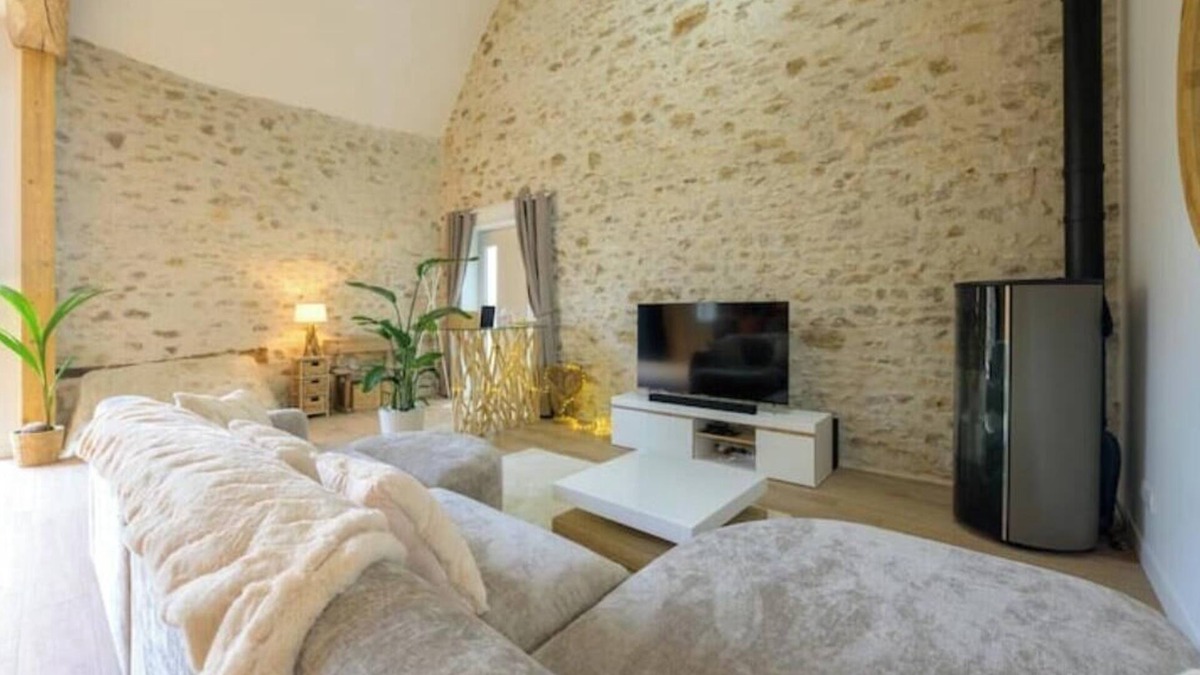 La Planche House | Lovelybleau Refined Intimacy, Shared Happiness