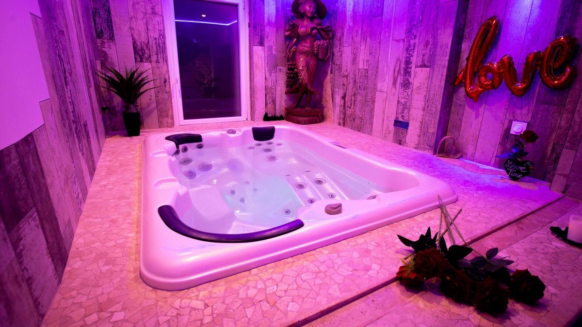 Hyeres City Centre Hotel | Loveroom La Garçonn'hyeres