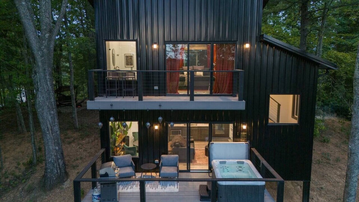 Campton Apartment | Lovers Lookout | LUX Stay | Relax & Refresh