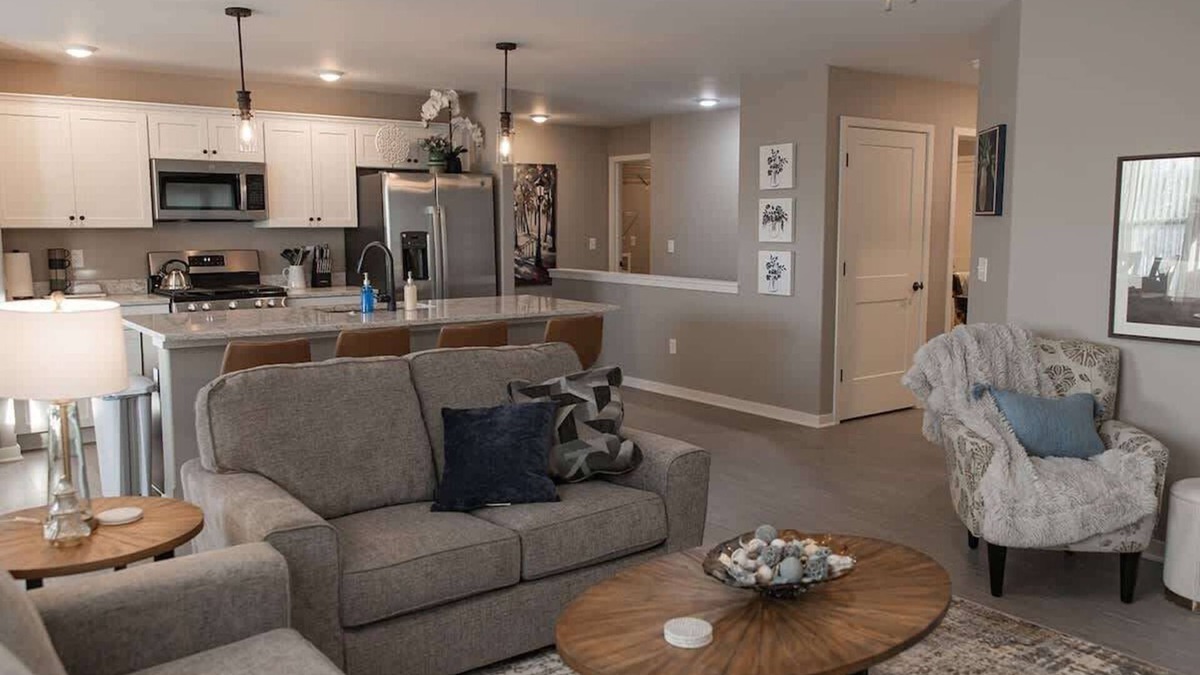 Loves Park House | Loves Park Home: 3BR, Garage, King Bed & Family Fun