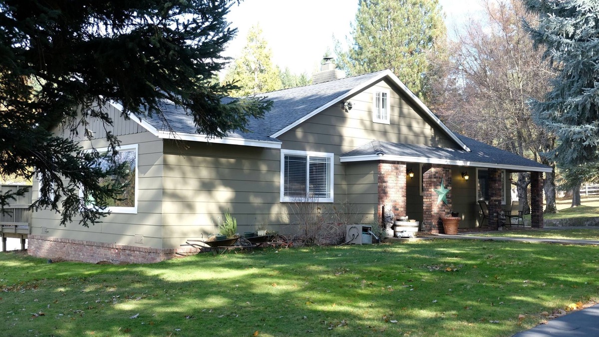 Mount Shasta House | Loveta Hideaway