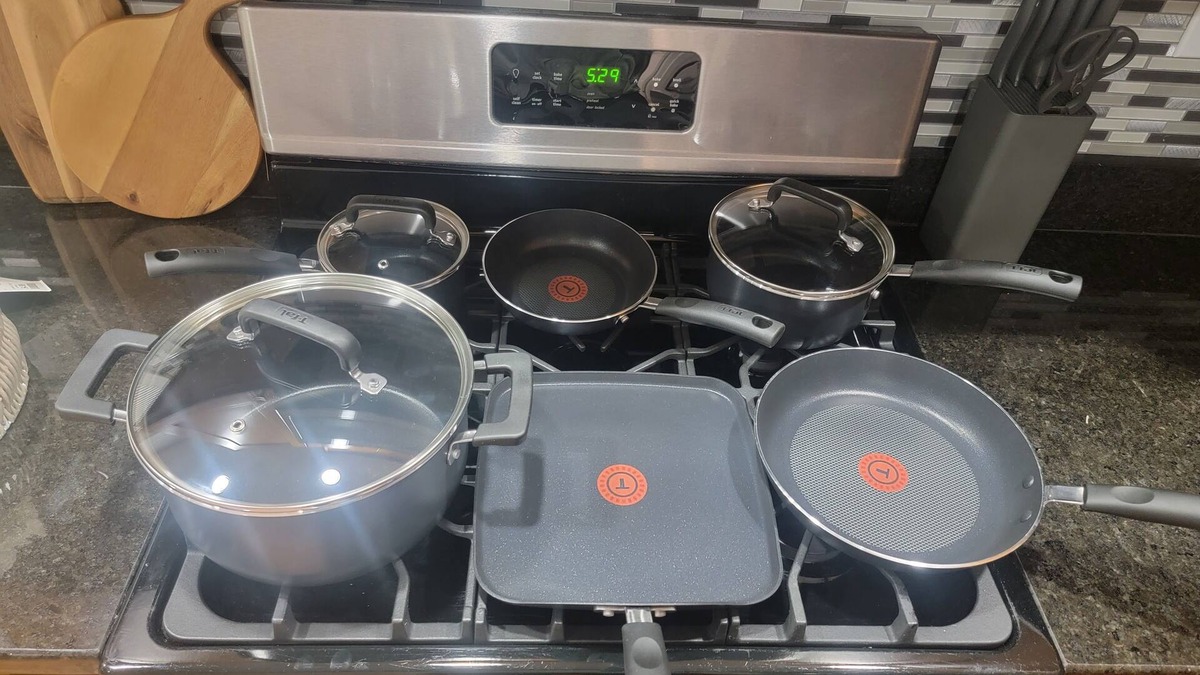 Mattapan Apartment | Lovey Spacious 2 Bedroom Apartment 15 min from Airport/Downtown