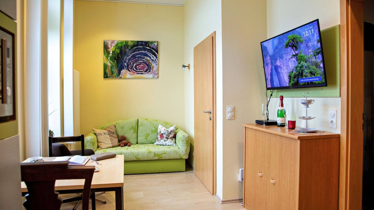 Hammerbrucke Apartment | Lovingly furnished apartment, living with friends