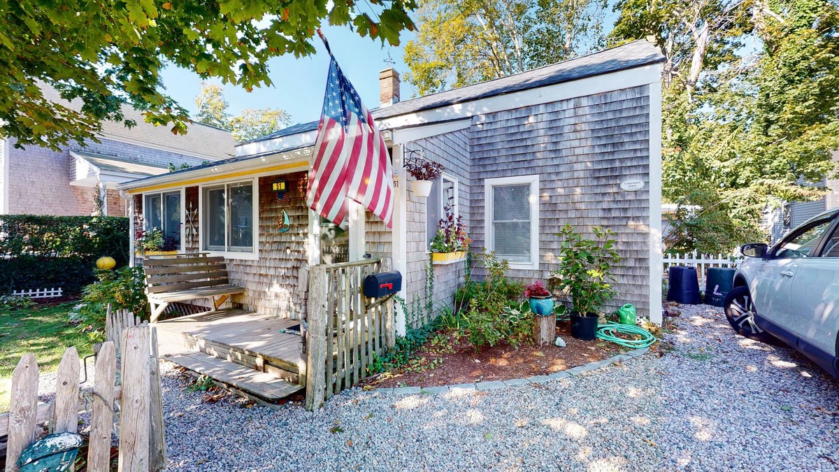 Falmouth Cottage | Lovingly restored 1800s cottage with fenced yard & outdoor shower