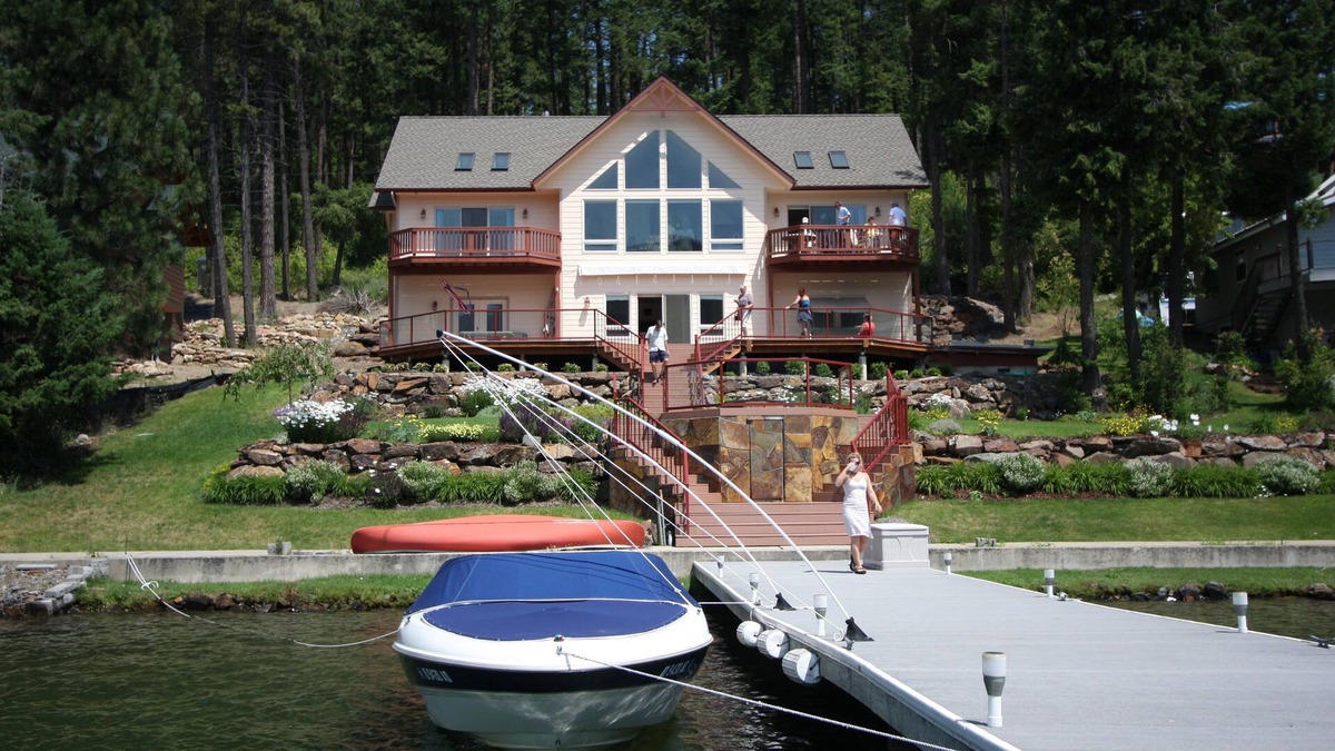 Sagle House | LOW BANK waterfront, sunny side of the lake, private dock, 4bed/3bath
