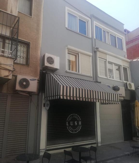 Old Town Apartment | Low Cost, Inferior, Usefull Flat in City Centre Alsancak