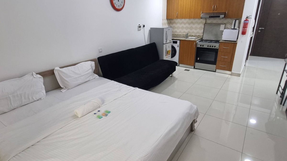 Sheikh Zayed Road Apartment | Low-Priced Studio for Rent in Dubai