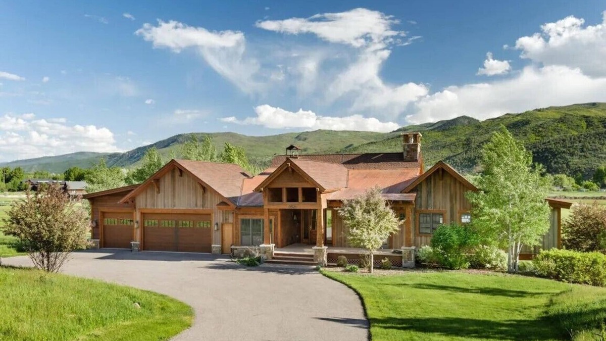 Cerise Ranch House | Low Tax Luxe Mountain Getaway by Aspen for Outdoor fun with Friends & Family!
