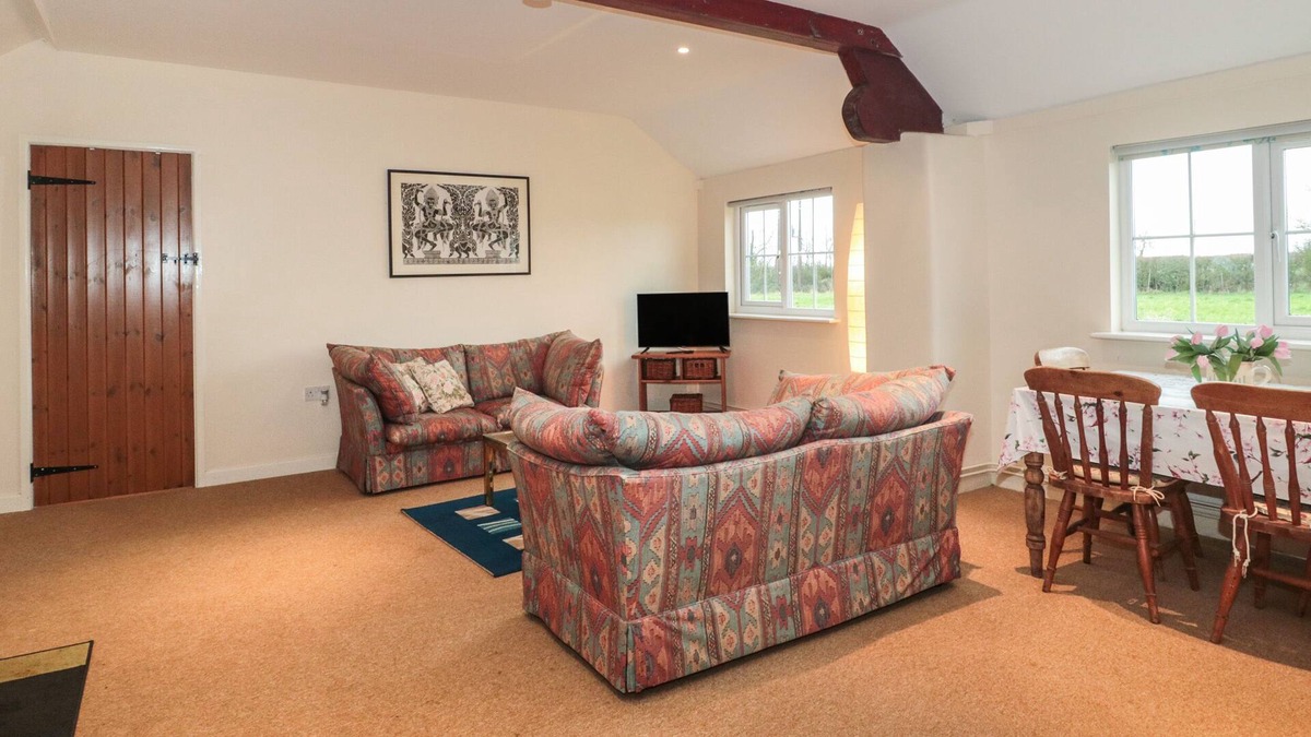 Shaftesbury Cottage | LOWER FARM BARN, pet friendly, character holiday cottage in Marnhull