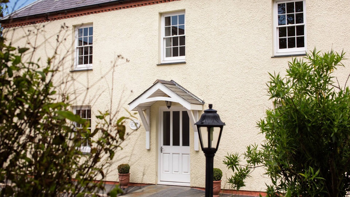 Pembroke Apartment | Lower Old Farmhouse, Portclew Cottages
