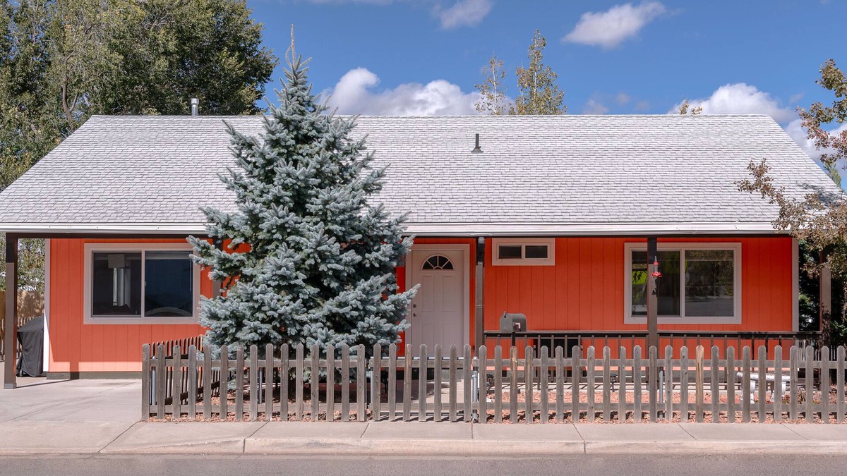 Williams House | Lower Rates! The Grand Canyon Orange Blossom -Downtown with A/C.