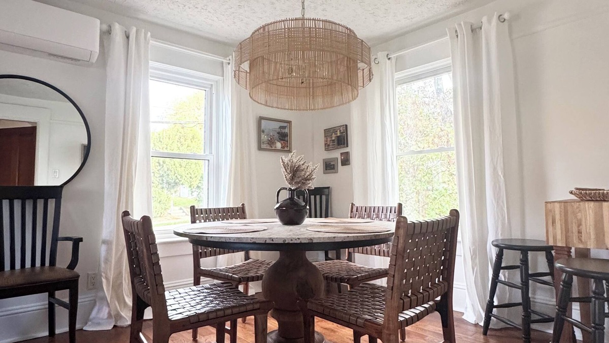 Harbourview House | Lower your anchor and unwind at this harbour side home!