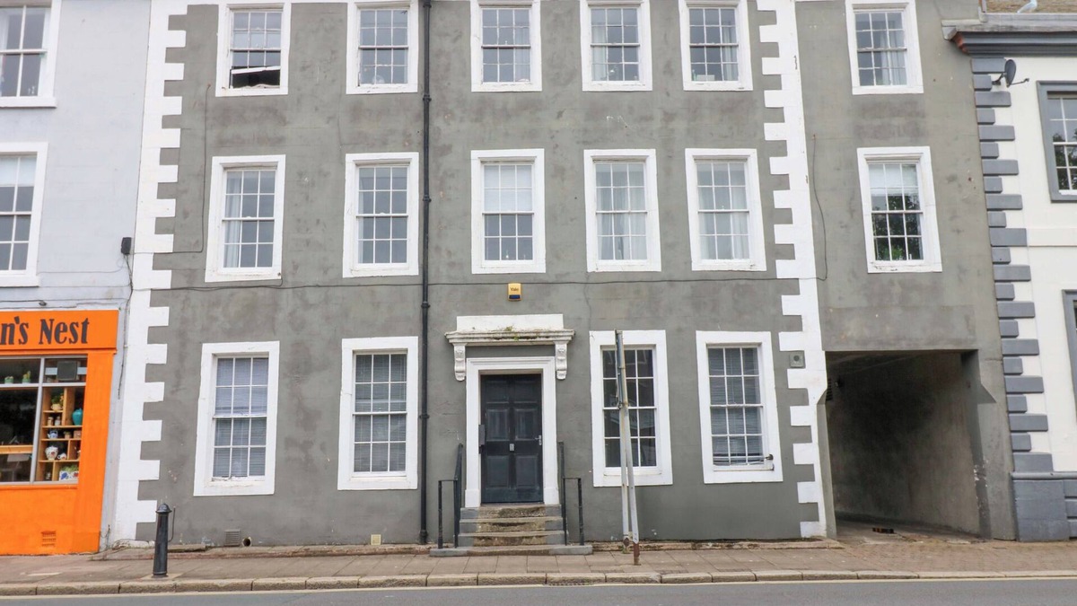 Whitehaven Cottage | LOWTHER SUITE, romantic, character holiday cottage in Whitehaven