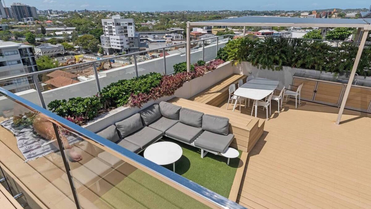 Greenslopes Resort | LP501: 2 Bedroom 2 Bathroom with Parking