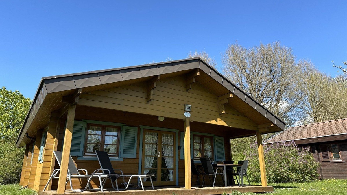 Hayingen House | Ltd-105 Holzblockhaus für 4 Personen mit Südterrasse - Ferienpark Lauterdörfle 1.1