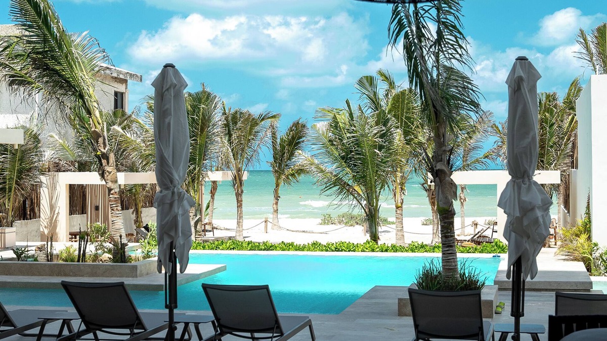 Progreso Municipality Apartment | Luxury 3BR Oceanfront Retreat - Pool, Views & Private Beach