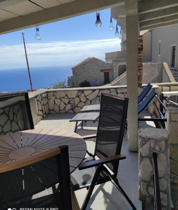 Cres House | Lubenice-Rodinis Room and Apartment