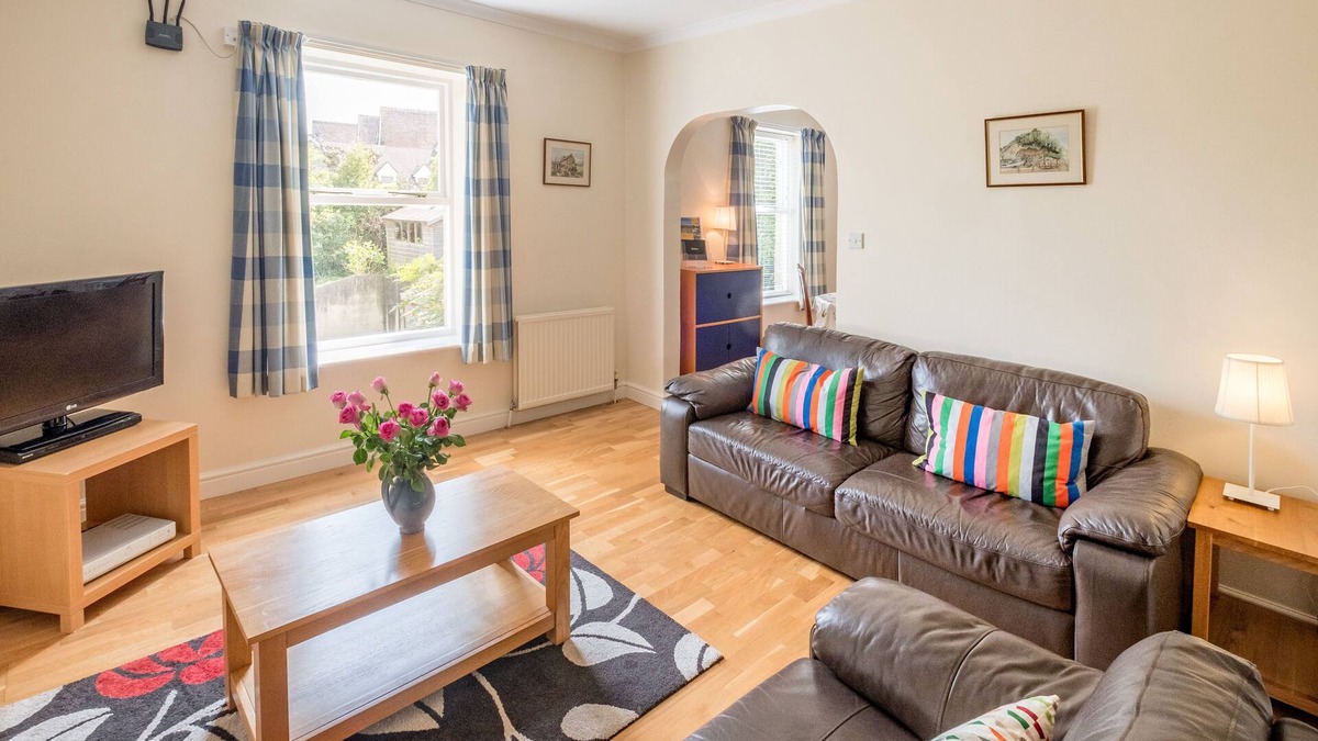 Shanklin Apartment | Luccombe Villa Holiday Apartments - Two Hoots apartment
