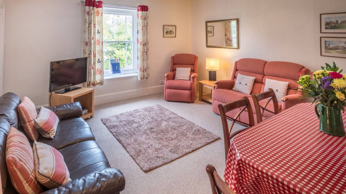 Shanklin Apartment | Luccombe Villa Holiday Apartments - The Pines apartment