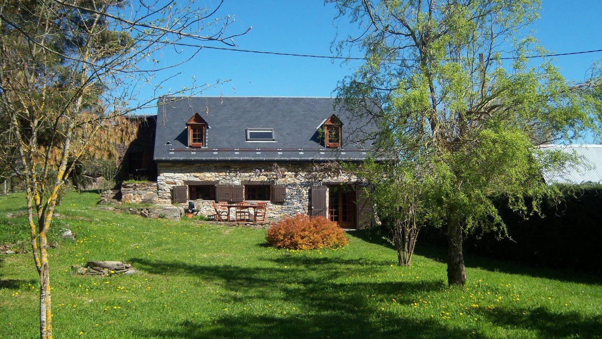 Gouaux-de-Luchon House | LUCHON 10mn away CHALET DE CHARME GRANGE 3* (charming chalet)