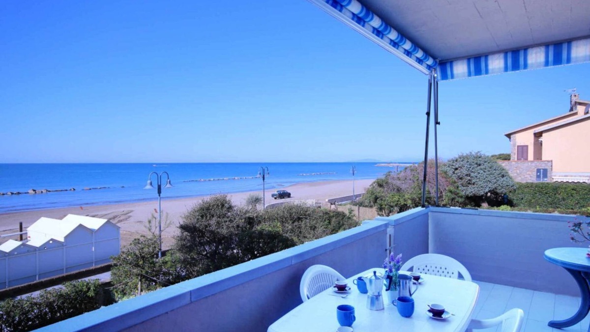 Castiglione della Pescaia House | Luciana 1p, terrace with sea view and parking spot