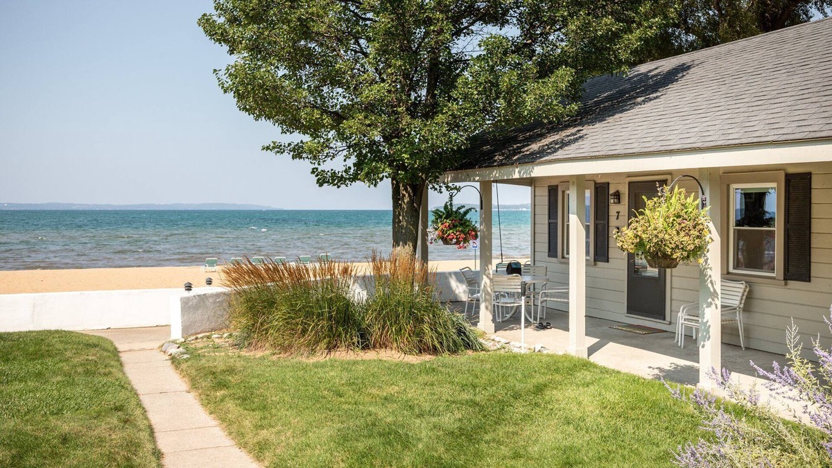 Traverse City Cottage | Lucky #7 @ Lakeshore Resort