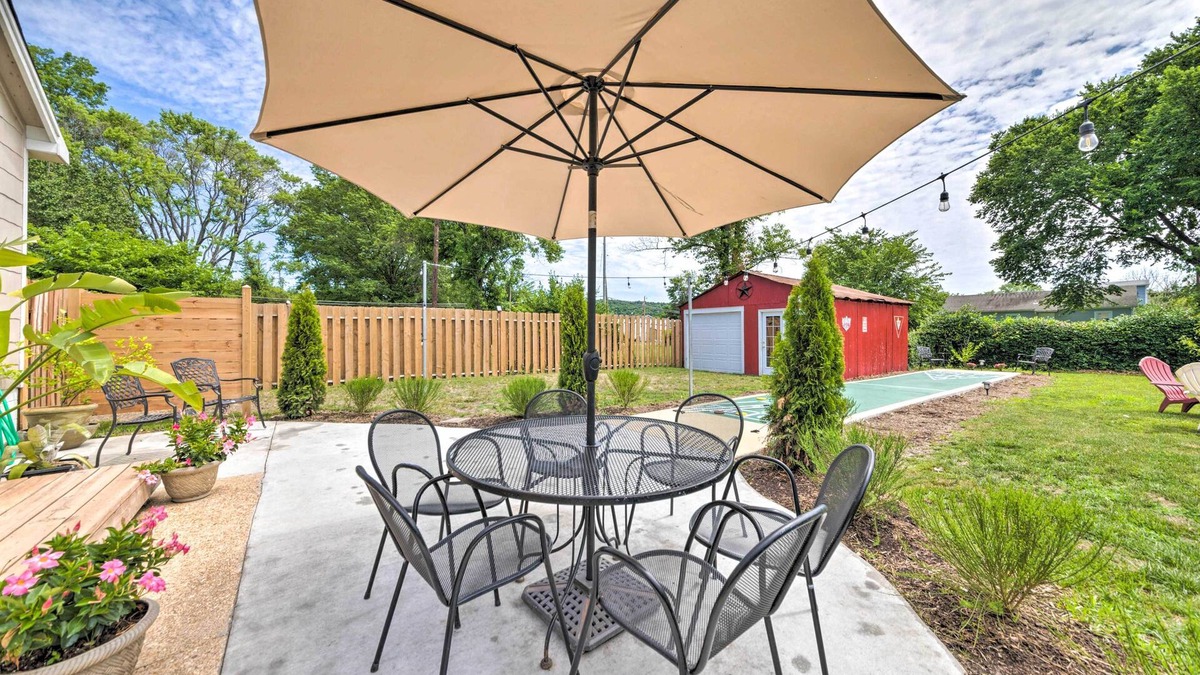 Pacific House | 'Lucky Dawg' Pet-Friendly Abode Near St Louis!