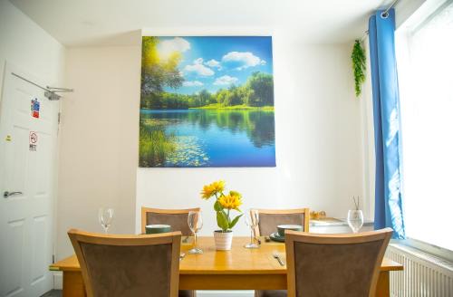 Barrow-in-Furness House | Lucky Home 15 - Ideal for Trade & Family - 2 Bedrooms - 2 Beds - Max 4 Guests - Close to BAE, Docks, Lake District, Beaches